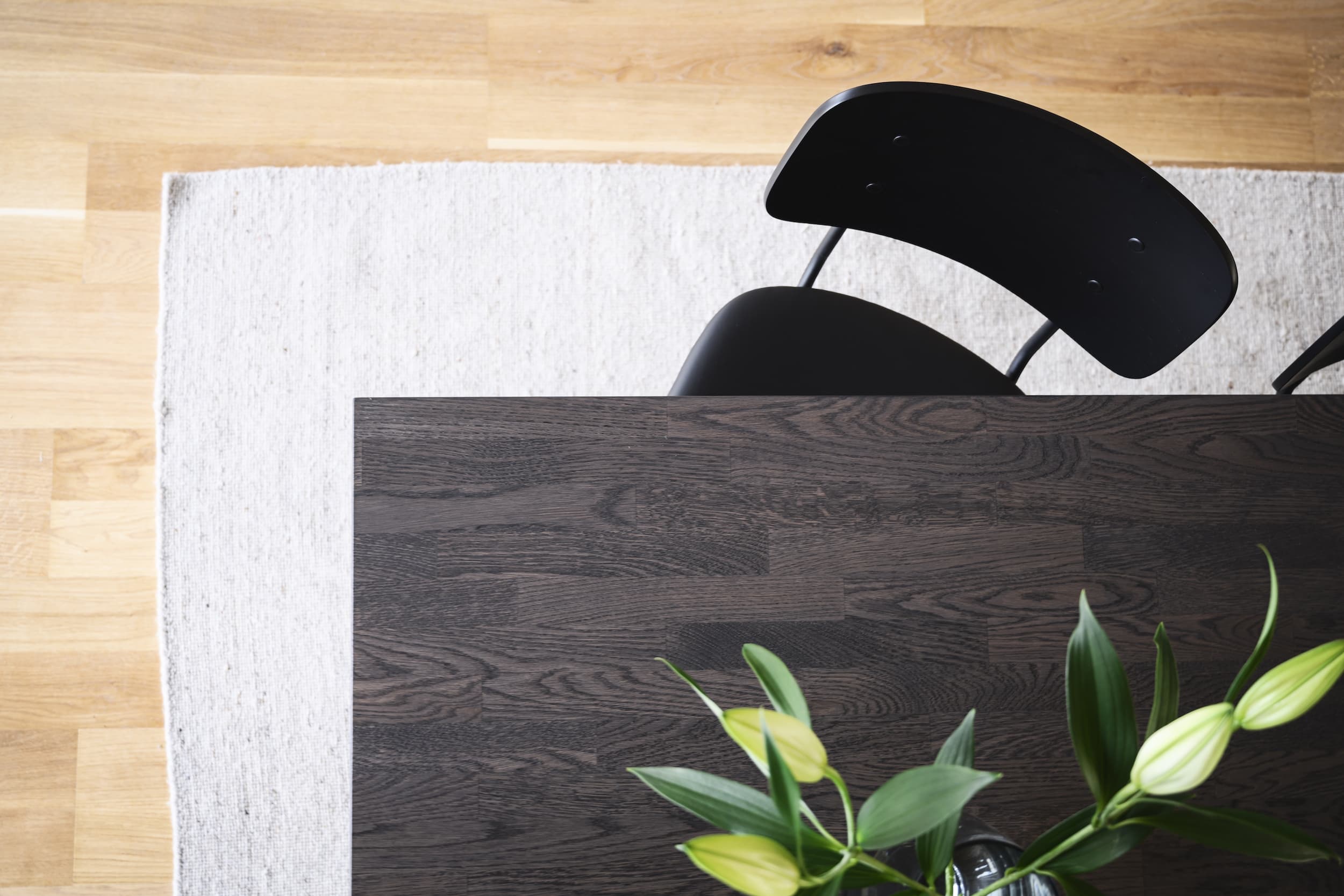 Brent Matstol Konstläder Svart