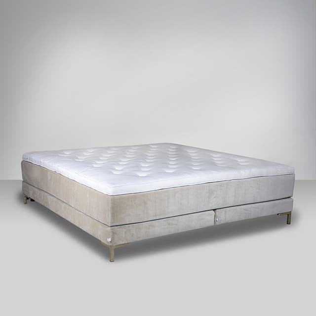 Alberto Kontinentalsäng Sammet Beige 210x200 Medium/Medium Metallben Silver 12cm