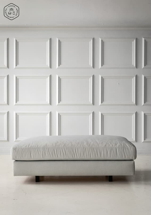 Holly Fotpall Sammet Greige 140cm