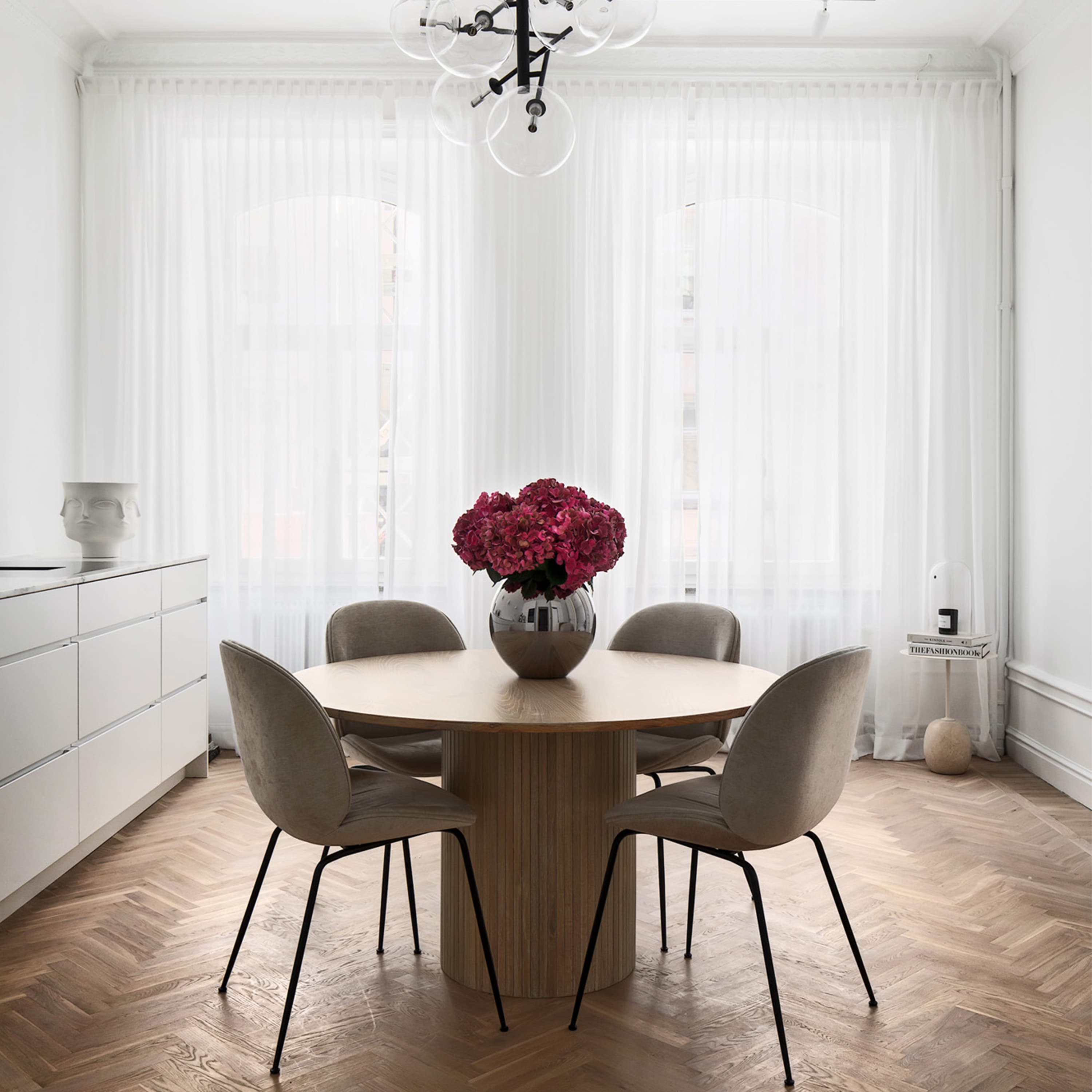 Adele Matbord Vitpigmenterad Ek Ø130