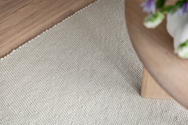 Milos Ullmatta Greige 200x300