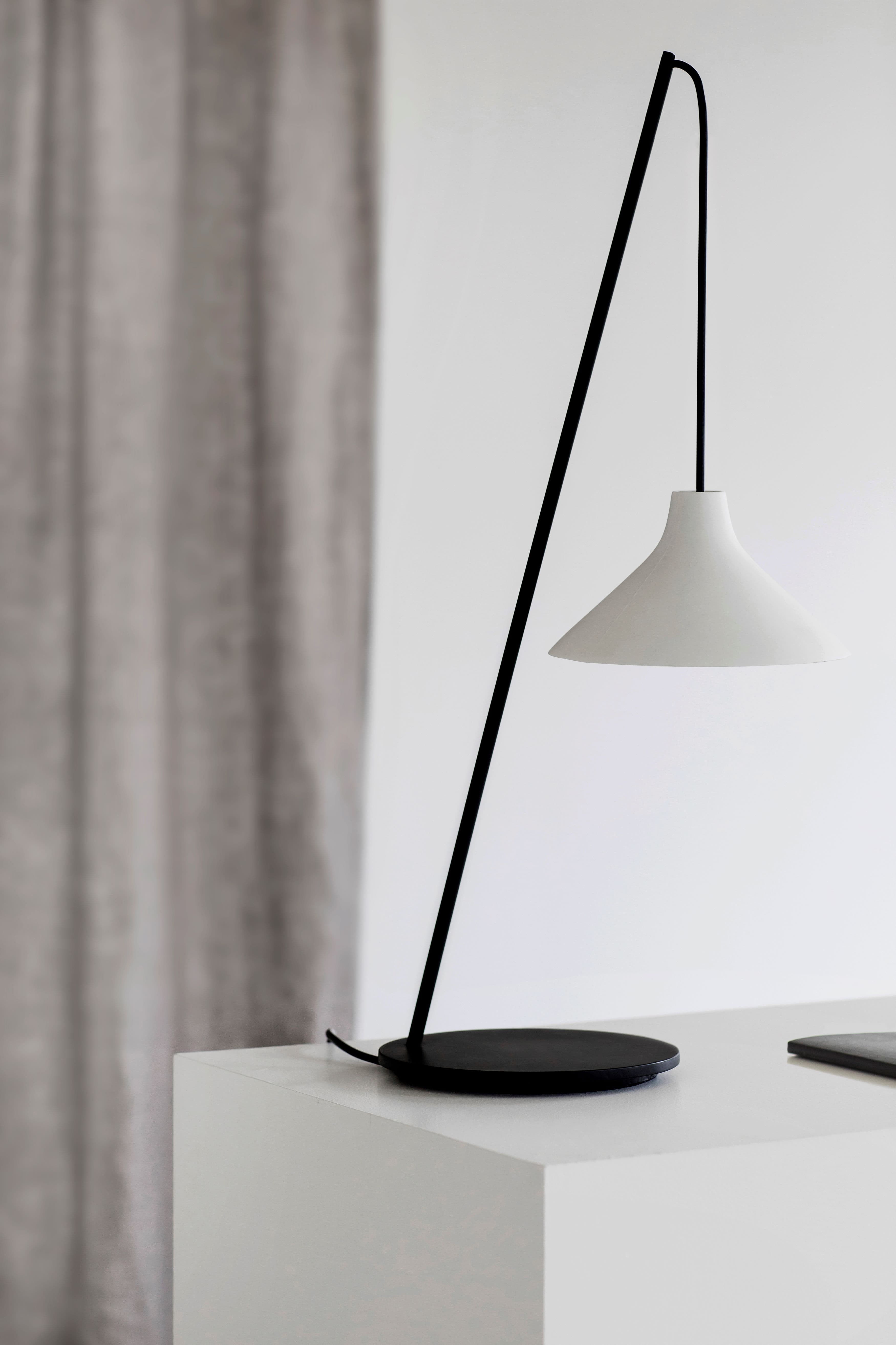 Seam Bordslampa White 71cm